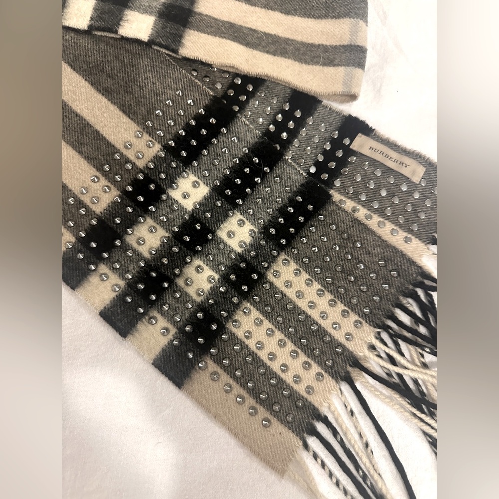 Burberry scarf studded